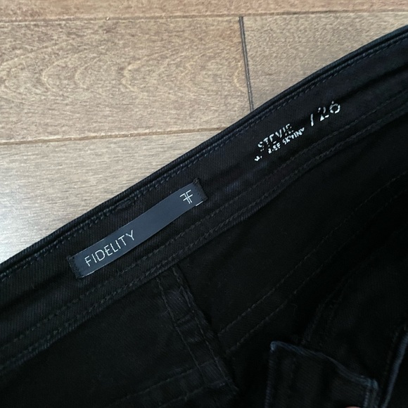 Fidelity Stevie Jeans in Manhattan Black - Picture 5 of 6